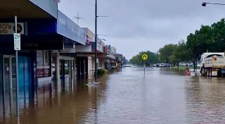 Rekord-Regen in Australien: Hochwasser lockt Krokodile an