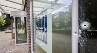 Unbekannte schießen mehrfach auf Hamburger Buchgroßhandel