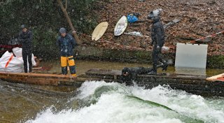 Teilerfolg: Rampe und Kies sollen Eisbachwelle zurückbringen