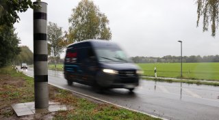 Drei Jahre nach schwerem Unfall: Neuer Blitzer in Löhne nimmt seine Arbeit auf