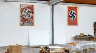 Die letzten großen Nazi-Symbole in Bielefeld werden 80 Jahre nach dem Krieg vernichtet