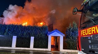 Wohnhausbrand im Kreis Minden-Lübbecke sorgt für Großeinsatz der Feuerwehr