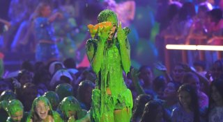 Sabrina Carpenter räumt bei den Kids Choice Awards ab