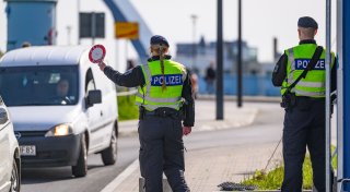 Dobrindt will an Grenzen mehr Polizisten einsetzen
