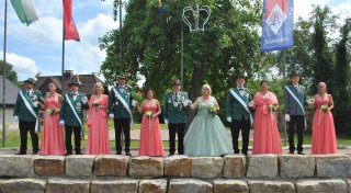 Jubel-Schützenfest in Altenbeken: Königspaar sorgt für Glanz und Strahlen