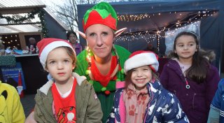 Mit vielen Fotos: Glühwein und belagerte Kinderkarussells am ersten Advent in Gütersloh