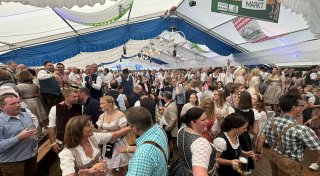 Senne, Sonne, Stimmung in Hövelhof: Hövelmarkt-Oktoberfest begeistert 3.000 Besucher