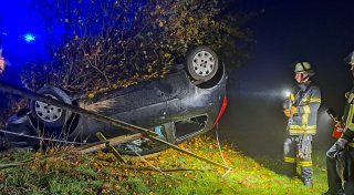 Auto verunglückt in der Nacht in Lohfeld - und von den Insassen fehlt jede Spur