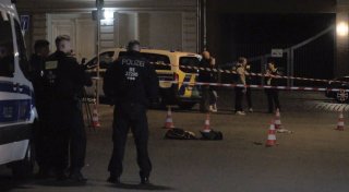 Polizist in Berlin vor Wache schwer verletzt
