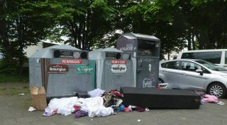 „Keine Hemmungen mehr“ - Müll-Chaos an OWL-Altkleidercontainern kostet Millionen