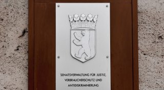 Berlin rüstet Gerichtsvollzieher mit Schutzwesten aus