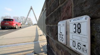 Neue Risse an der Höxteraner Weserbrücke: Behörde erklärt die Konsequenzen