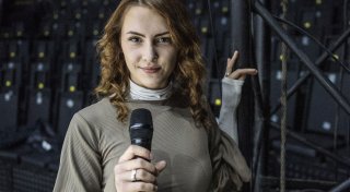 Wie im Märchen: Bielefelder Straßenmusikerin bei Zirkus Flic Flac engagiert