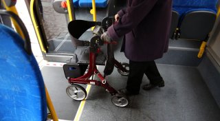 Sicher unterwegs mit dem Rollator: Drei Tipps