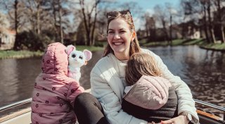Zwillinge dank einer Kinderwunschbehandlung: Bekannte Bielefelderin macht anderen Mut