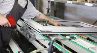 Bielefelder Traditionsunternehmen schlittert in die Krise - und hilft sich selbst
