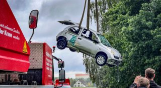 21-Jährige landet mit ihrem Wagen in Herforder Fluss - Autofahrer aus Löhne rettet sie