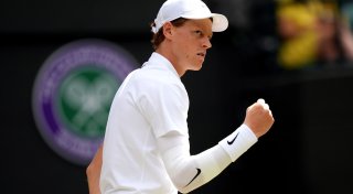 Mit weißem Armling: Starker Sinner ins Wimbledon-Halbfinale