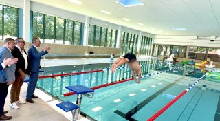 Der erste Sprung ins Glück: Hövelhofs Sennebad ist eröffnet