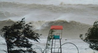 Taifun «Kajiki» wütet in Vietnam - Schäden auf Hainan