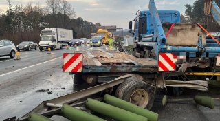 Lkw reißt A2-Leitplanke bei Bielefeld nieder - Reparatur erfolgreich, Strecke wieder frei