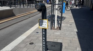Hitze in Bielefeld: Neuer Trinkwasserspender bleibt bei 37 Grad trocken