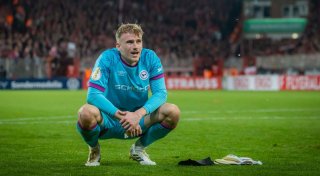 „Positiv bescheuert“: Wie Arminia-Trainer Kniat über Keeper Jonas Kersken denkt