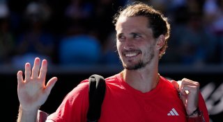 Shirt ausziehen: Fans bringen Sieger Zverev in Verlegenheit