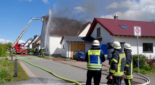 Großbrand bei Lichtenau: Feuerwehr verhindert im letzten Moment Schlimmeres