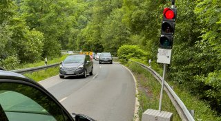 Weiter anhaltende Staus auf viel befahrener Bielefelder Bergstraße
