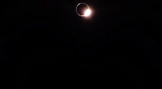 Sonnenfinsternis vom Mond aus fotografiert