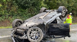 BMW X5 überschlägt sich auf der A2 bei Bielefeld - Vollsperrung aufgehoben