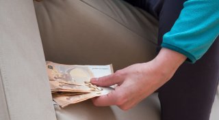 Bargeld in der Wohnung verstecken: So besser nicht