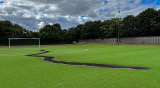 Nach Brandanschlag auf Bielefelder Fußballplatz: Rätselraten um Bekennerschreiben