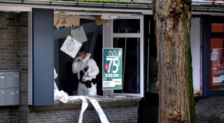 Geldautomat in der Gütersloher Innenstadt gesprengt - Polizisten schießen auf Fluchtauto