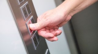 Mann nach vier Tagen aus Fahrstuhl gerettet