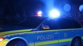 Zu schnell und mutmaßlich alkoholisiert - Mann bei Unfall in Porta schwer verletzt