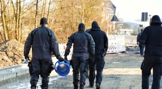 Schüsse in Detmold: Tauchergruppe sucht nach der Waffe