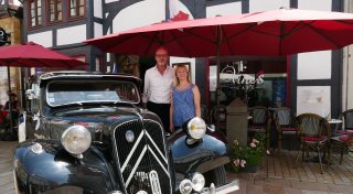 Macarons, Crêpes und Co: Lübbeckerin lebt mit französischem „Vine`s Café“ ihren Traum