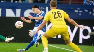 Porath schießt Schalke auf den Aufstiegsplatz