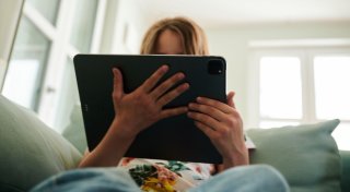 Filter und Feminismus: Was soziale Medien mit Mädchen machen