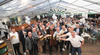 O`zapft is`: Stemweder Volksfest startet zwei Minuten vor dem Münchner Oktoberfest