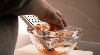 Karotte, Paprika & Co.: Verfärbungen von Plastik entfernen