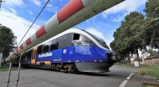 Bad Driburger greift Zugbegleiterin an: „Er hatte sehr, sehr lange Fingernägel“