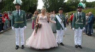 Viel Beifall für das Königspaar beim Schützenfest in Weine