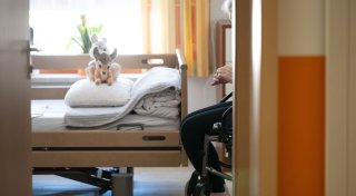 Pflege im Heim noch teurer - Druck für Entlastung
