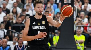 Deutsche Basketballer gewinnen Krimi in Spanien