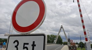 Weserbrücke in Höxter: Können Lastwagen aus der Stadt verbannt werden?