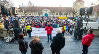 „Schluss mit ständigem Treten nach unten“: 1.000 Menschen demonstrieren in Herford