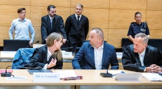 Prozessauftakt in Bielefeld: Angeklagte Nimani-Geschwister wollen vor Gericht schweigen